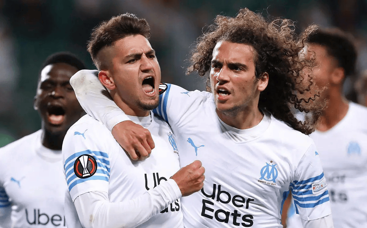 爱游戏入口-刚刚！马德里竞技状态回暖备战法甲今夜山东泰山造点机会——德甲节点到来，山东男篮集结日更衣室发声